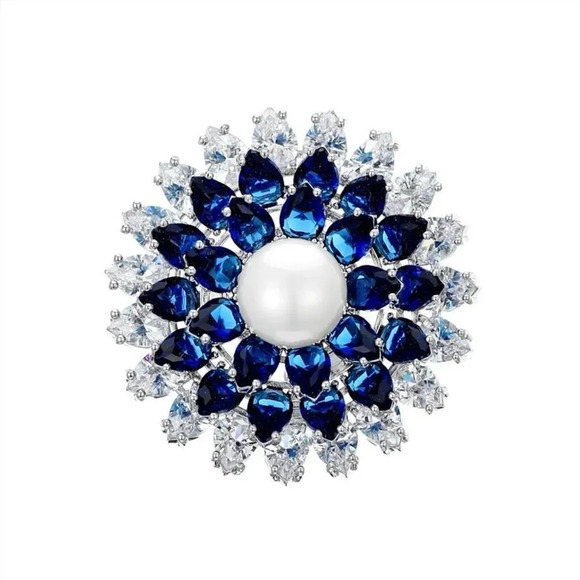 VQ Snowflake Brooch - Picture 5 of 8